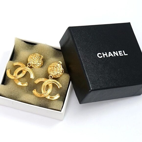 CHANEL CC Logos Vintage Dangle Clip-On Earrings Gold Tone 95A Auth w/Box m1138 - Picture 1 of 3